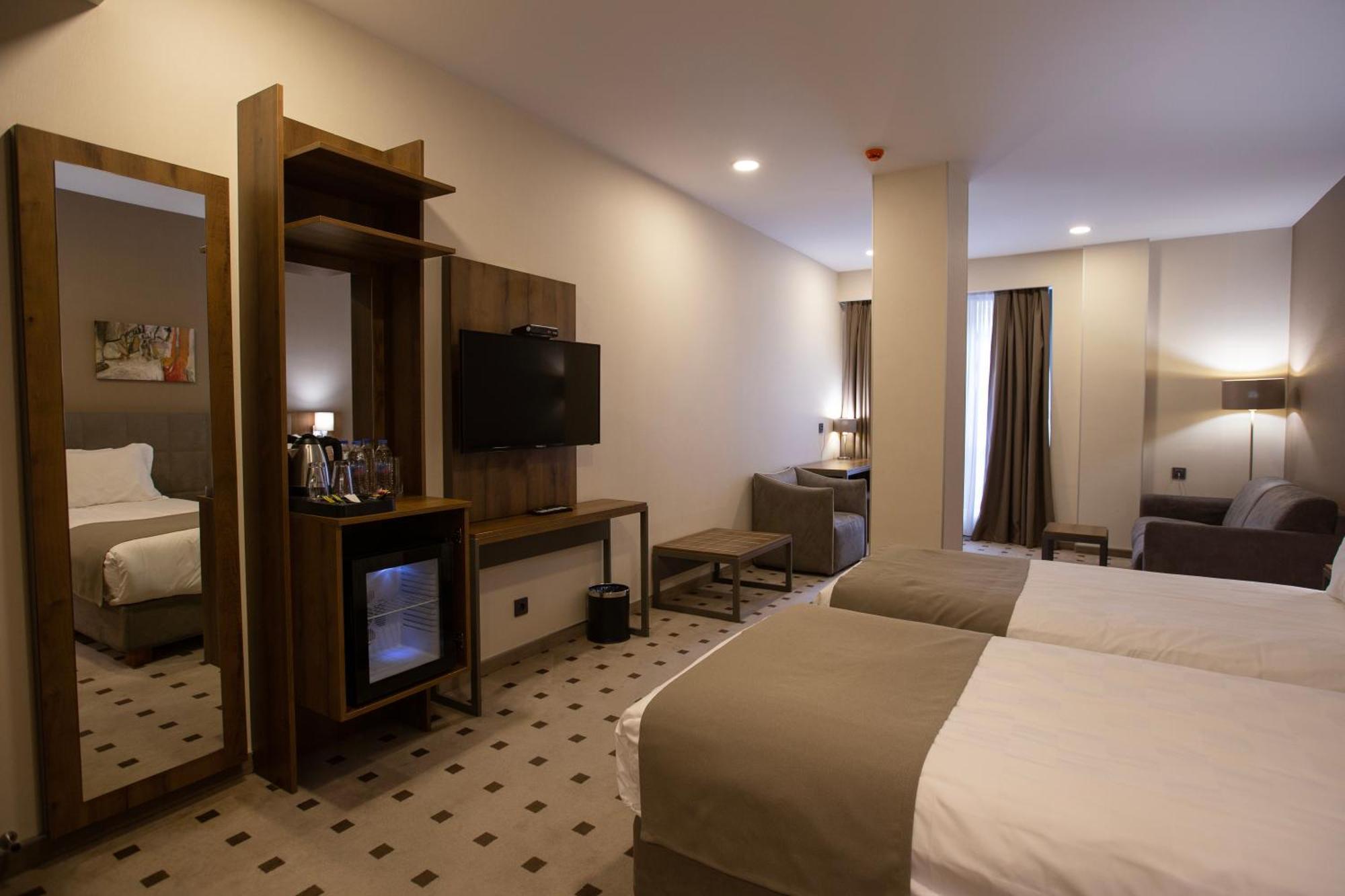 Avenue Hotel 第比利斯 外观 照片
