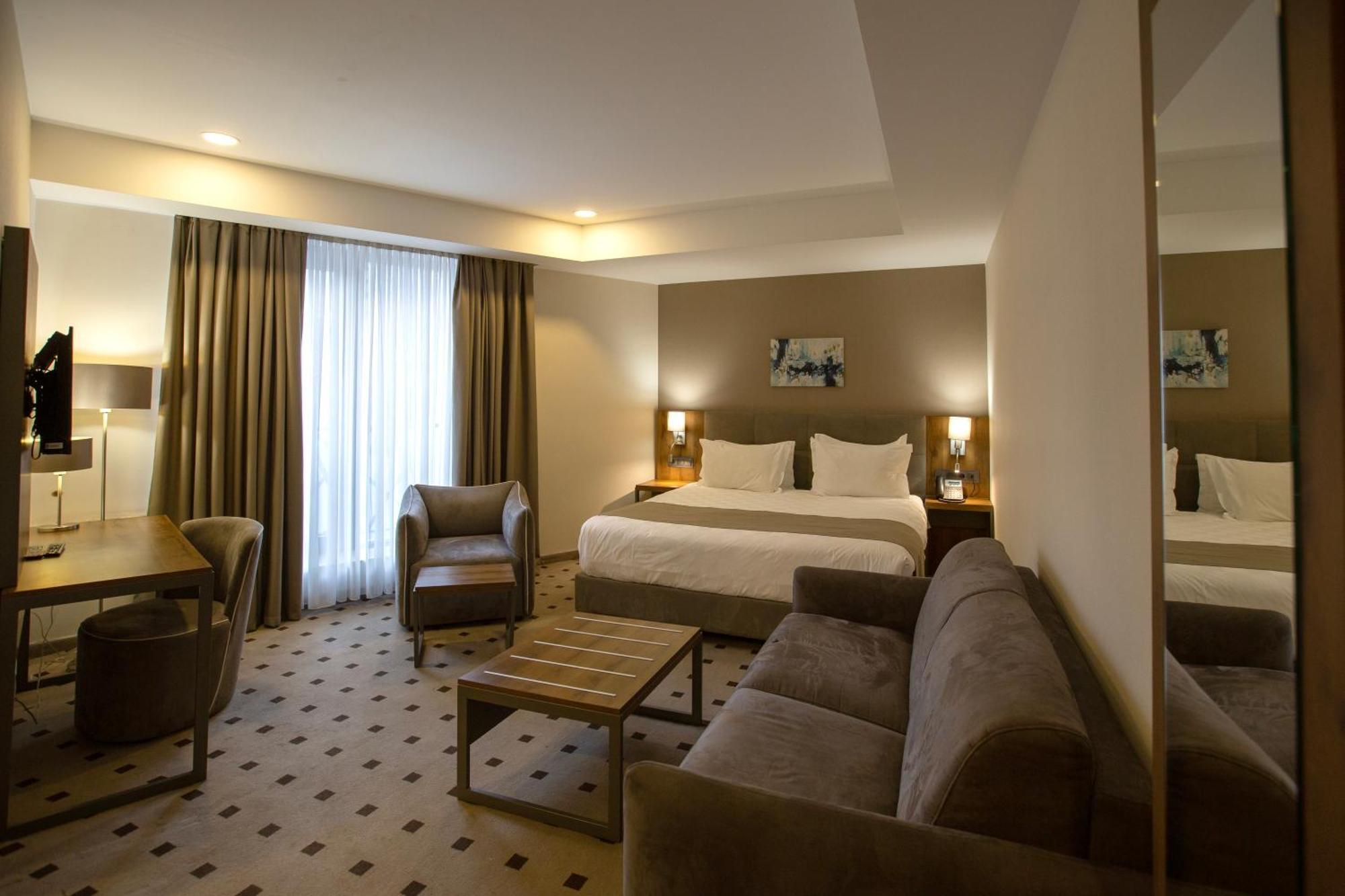 Avenue Hotel 第比利斯 外观 照片
