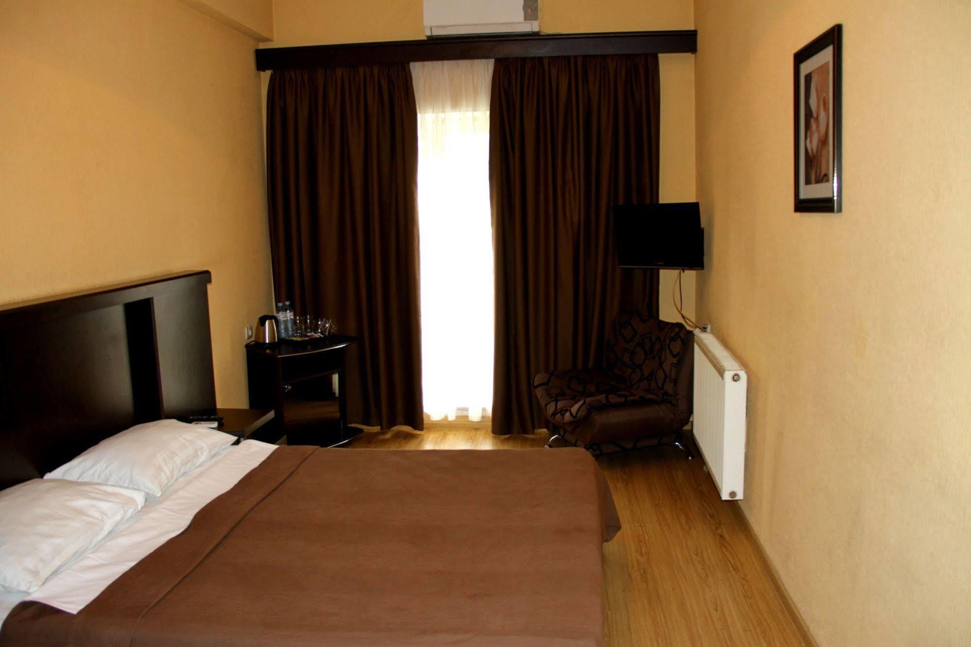 Avenue Hotel 第比利斯 外观 照片
