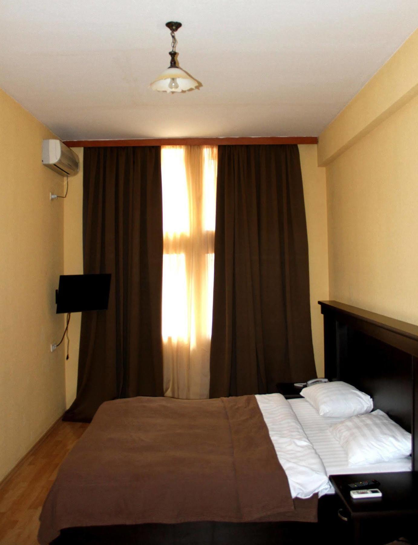 Avenue Hotel 第比利斯 外观 照片